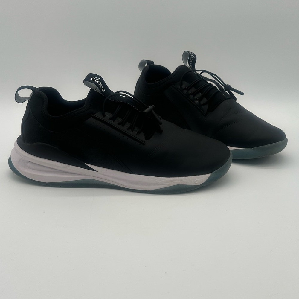 Women’s Clove nursing shoes sz 11 black/white w/ blue soles